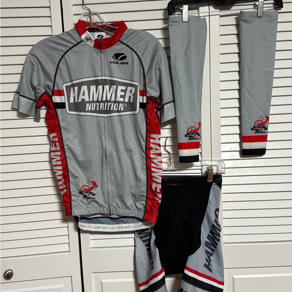 NWOT Hammer Nutrition Men’s Cycling Kit with Sun Sleeves - Gray and Red
